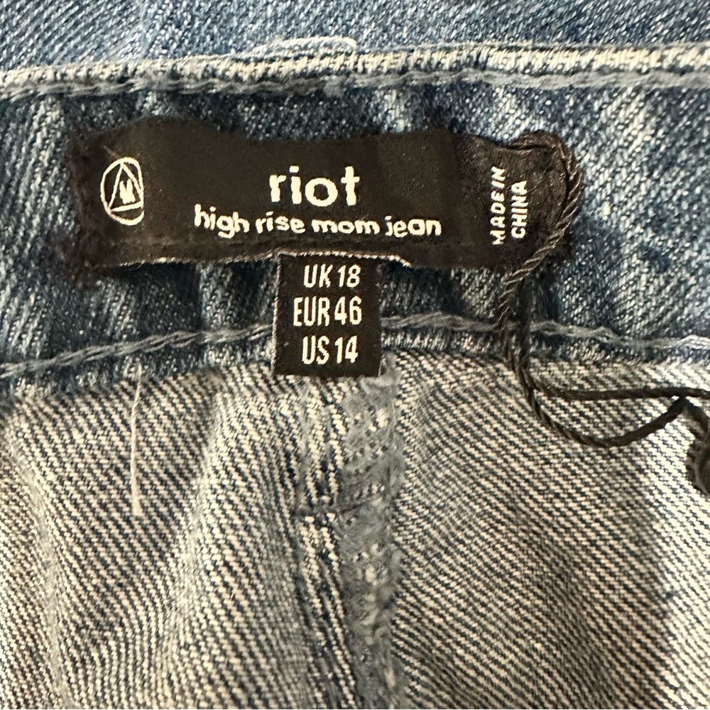 Missguided Riot High Rise Mom Jean Double Knee Rip Blue Wash Relaxed Tappered - Picture 11 of 12